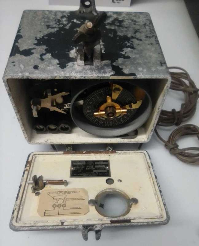 VINTAGE TIME SWITCH : THE HORSTMANN GEAR CO. LTD. TYPE : E/EW. MAKERS NO : C 4412