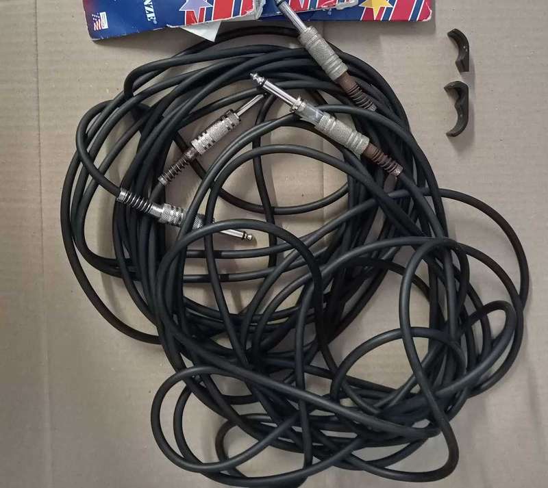 2 X 6m GUITAR LEADS.