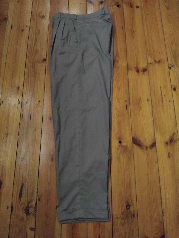 MENS GOLFING TROUSERS. SIZE 34 / 87 CM. HEART OF THE GREEN  SOUTH AFRICA