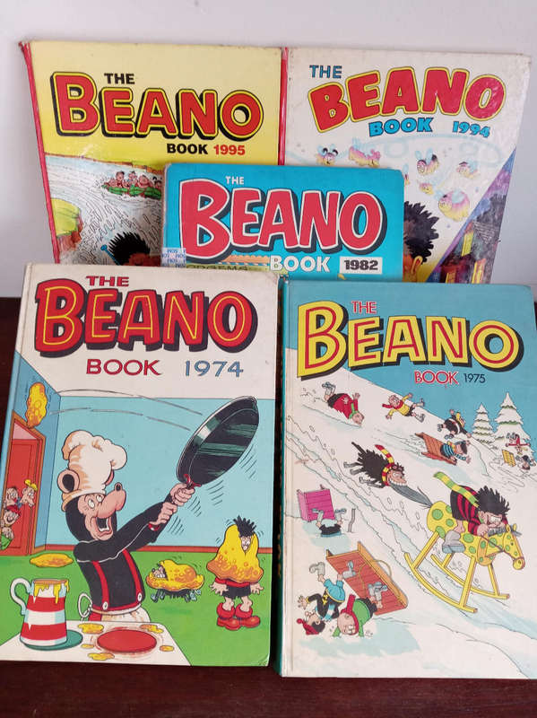 VINTAGE BOYS ANNUALS : THE BEANO BOOK AS PER PHOTOS