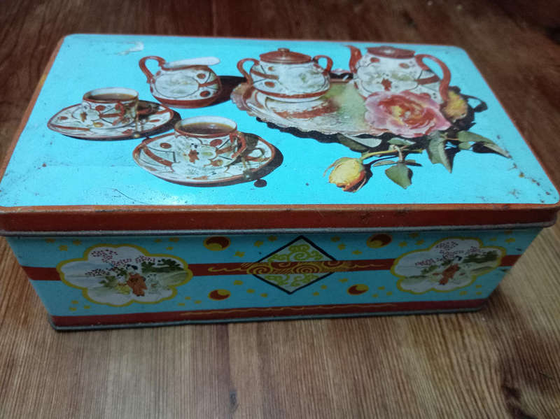 VINTAGE  CHINESE TINS