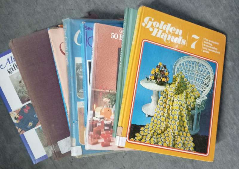 BOOKS : NEEDLEWORK, CANDELWICKING, DECORATING, SCRAPBOOKING, ETC. TOTAL OF 10 BOOKS.