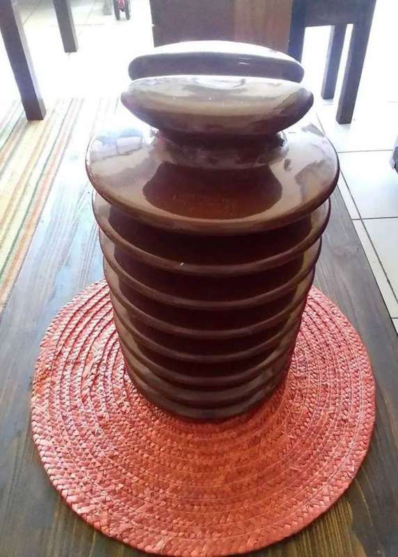 PORCELAIN HIGH VOLTAGE CONNECTOR. IDEAL DECOR PIECE.