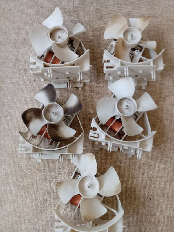 MICROWAVE FAN MOTORS x 5. ( 220 v) IDEAL FOR USE IN BILTONG DRYERS OR AS COOLING FANS.