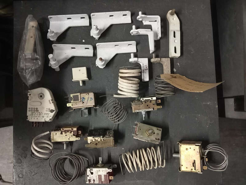 REFRIGERATION SPARES : THERMOSTATS, DEFROST TIMER. DOOR HINGES, LIGHT S.