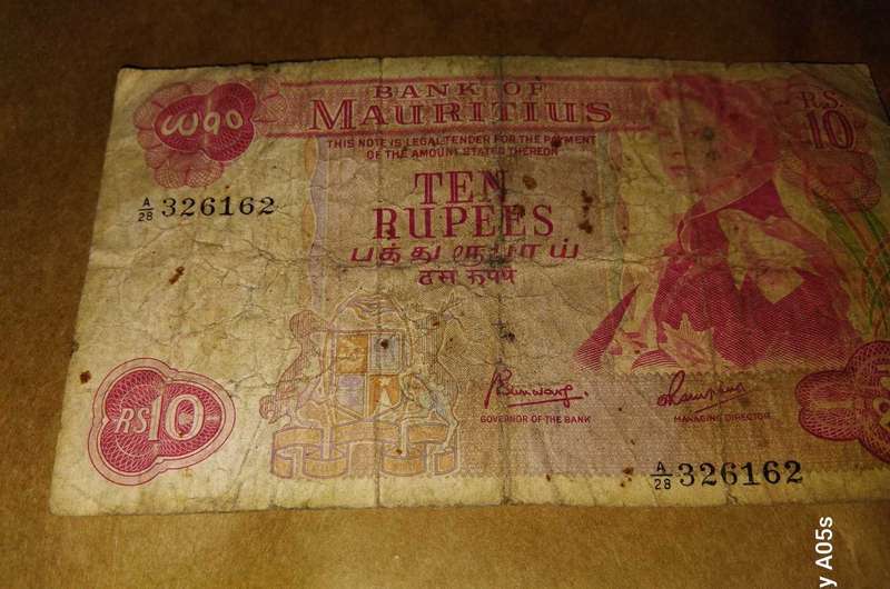 COLLECTORS BANK NOTES :