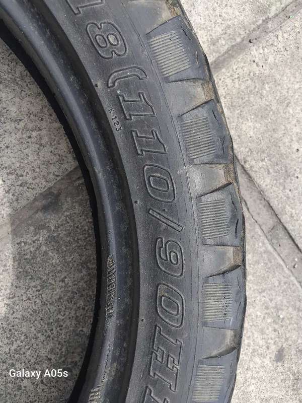 Dunlop Tyre : K181 TT 100  4.25/85 H18 ( 110/90 H18 ) REAR WHEEL.