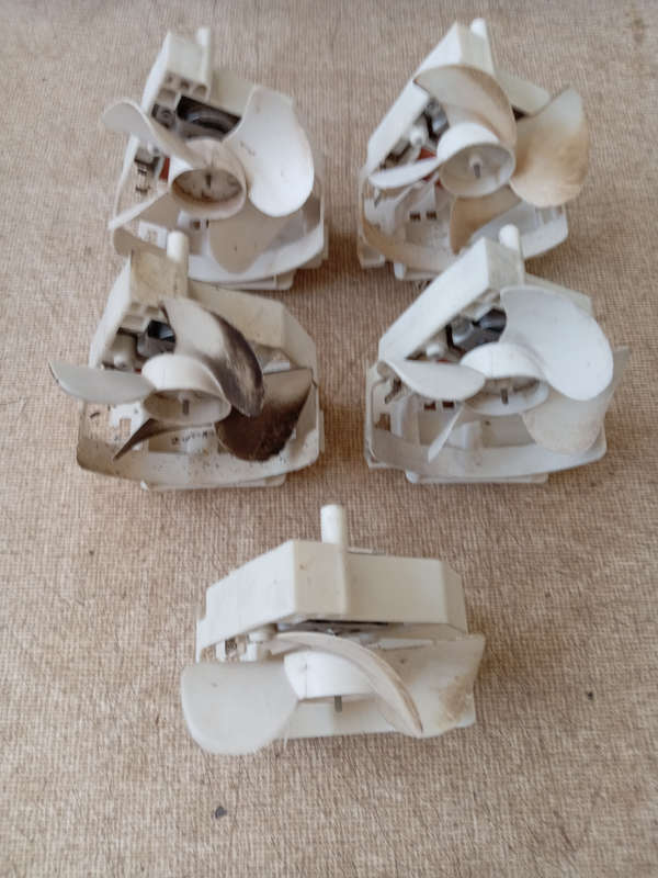MICROWAVE FAN MOTORS x 5. ( 220 v) IDEAL FOR USE IN BILTONG DRYERS OR AS COOLING FANS.