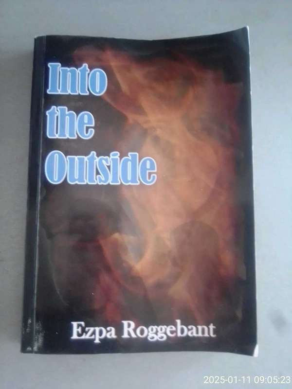 BOOK : INTO THE OUTSIDE - EZPA ROGGERBANT