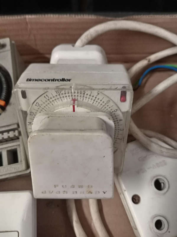 BOX ELECTRICAL TIMERS, DIMMER SWITCH, MULTI PLUGS ETC.