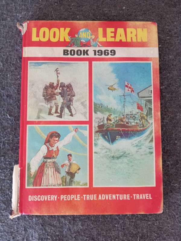 BOY'S VINTAGE ANNUALS AS PER PHOTOS.