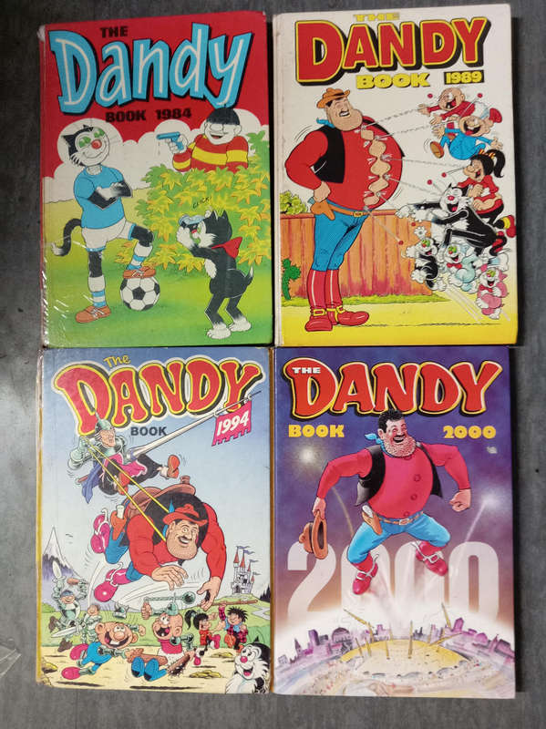 VINTAGE BOYS ANNUALS : THE DANDY BOOK AS PER PHOTOS.