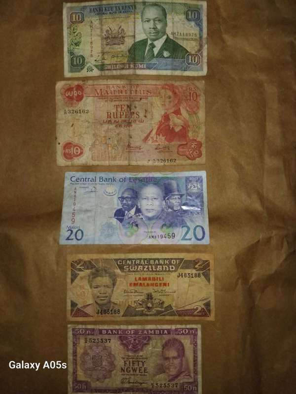 COLLECTORS BANK NOTES :