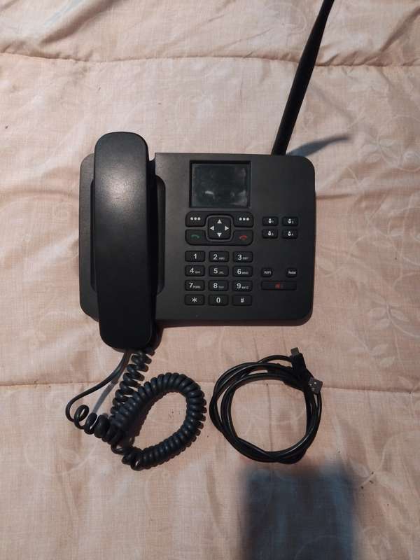 D-LINK 3G FLLA WI-FI PHONE. MODEL:  DWR- 720/ PR