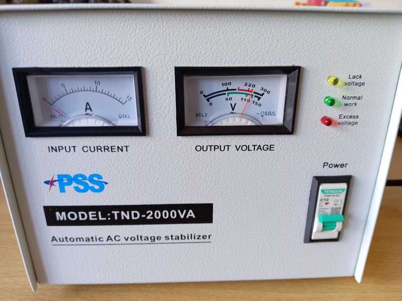 AUTOMATIC AC VOLTAGE STABILIZER. PSS MODEL : TND-2000VA