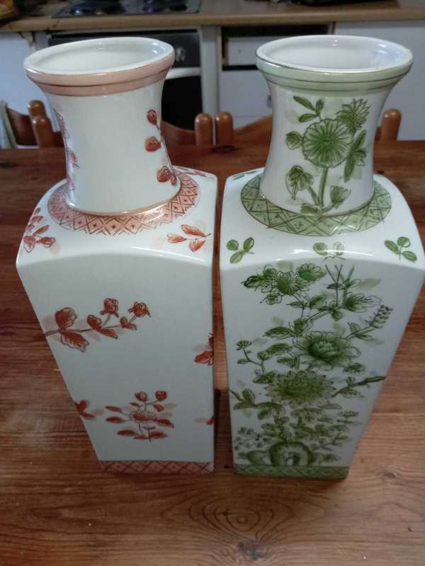 VINTAGE NORLEANS JAPANESE VASES