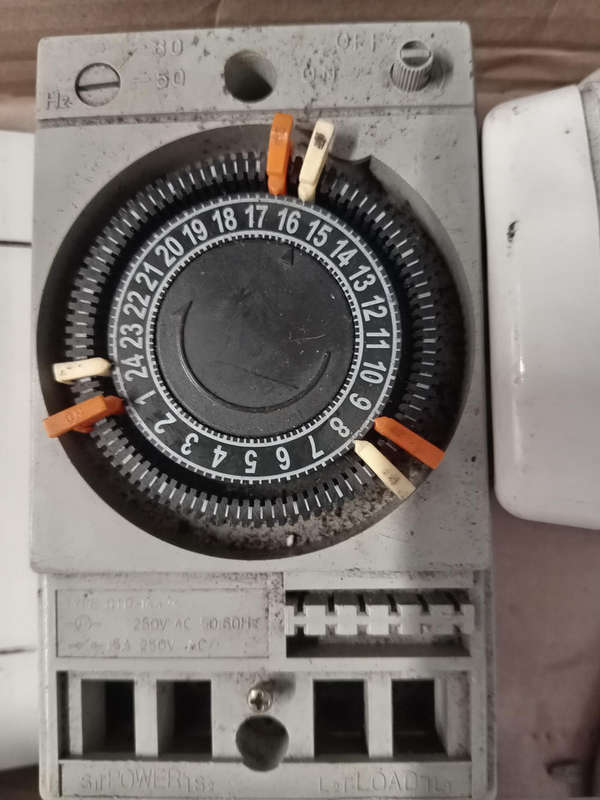 BOX ELECTRICAL TIMERS, DIMMER SWITCH, MULTI PLUGS ETC.