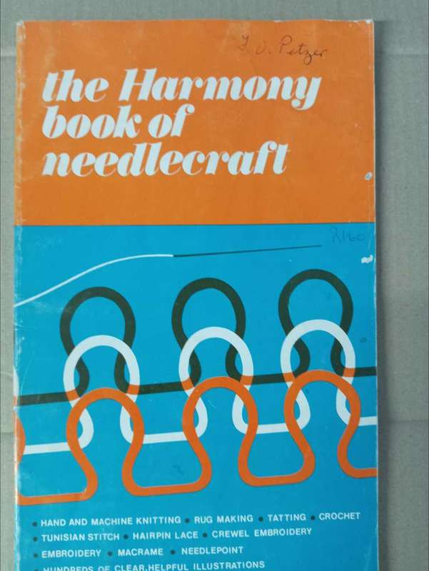 BOOKS : NEEDLEWORK, CANDELWICKING, DECORATING, SCRAPBOOKING, ETC. TOTAL OF 10 BOOKS.