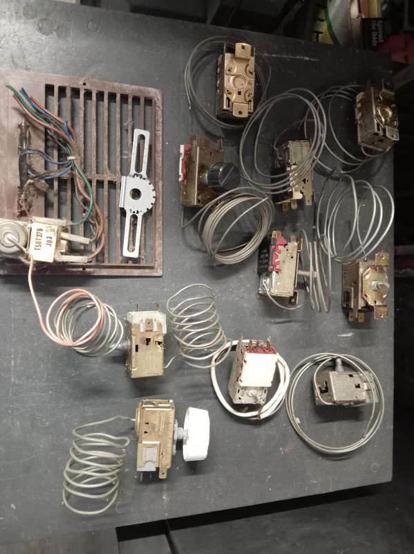 REFRIGERATION SPARES : 11 X THERMOSTATS