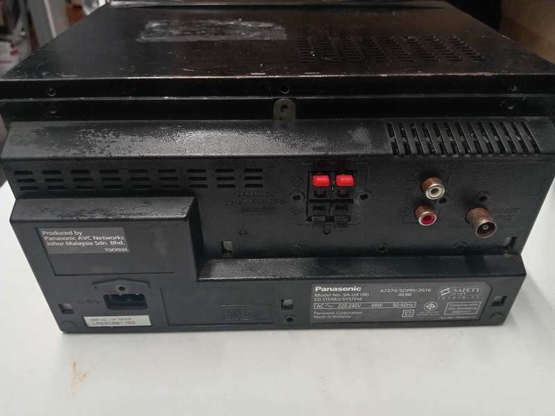 PANASONIC SA-UX100 MINI BLUE TOOTH HI-FI SYSTEM. NOT WORKING. NO SPEAKERS. SELLING AS SPARES.