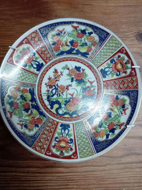 JAPANESE IMARI PLATES AND SATSUMA VASE.