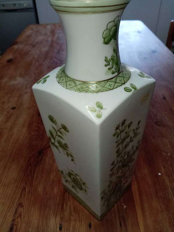 VINTAGE NORLEANS JAPANESE VASES