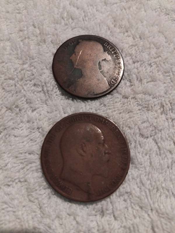 COINS : GREAT BRITAIN : 1888 &  1909 ONE PENNIES