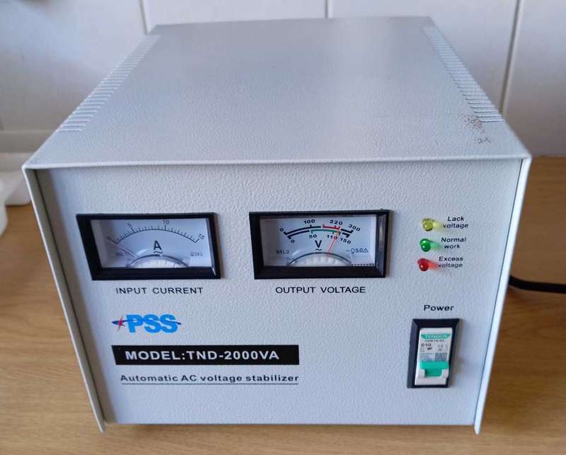 AUTOMATIC AC VOLTAGE STABILIZER. PSS MODEL : TND-2000VA