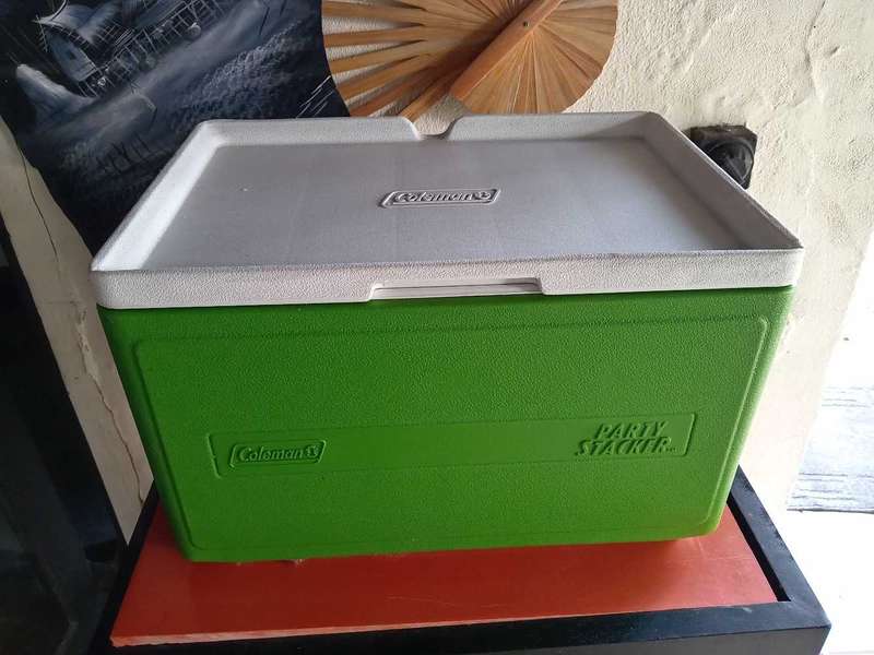 COLEMAN PARTY STACKER COOLER BOX.