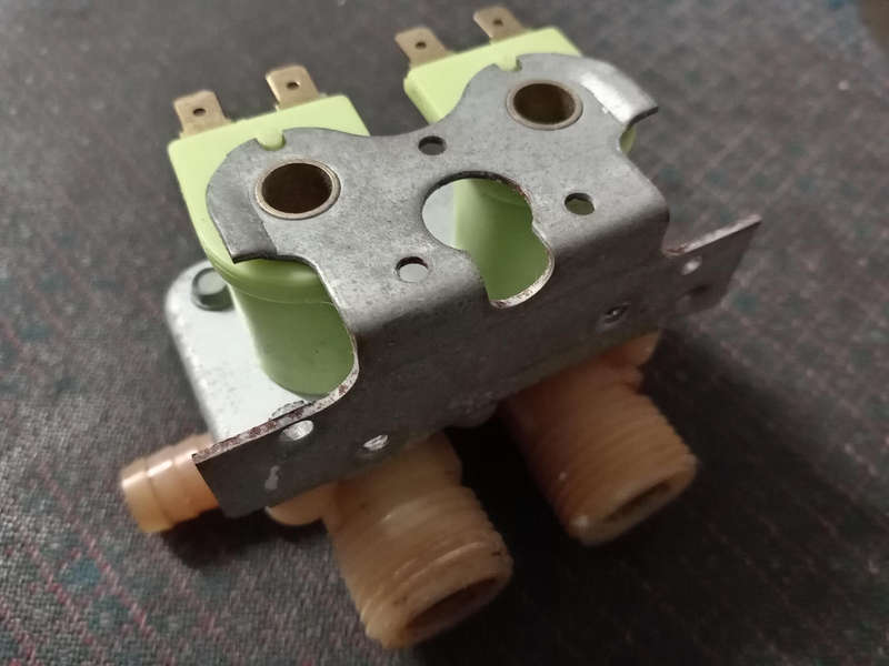 WHIRLPOOL TOP LOADER WASHING MACHINE WATER INLET VALVE.