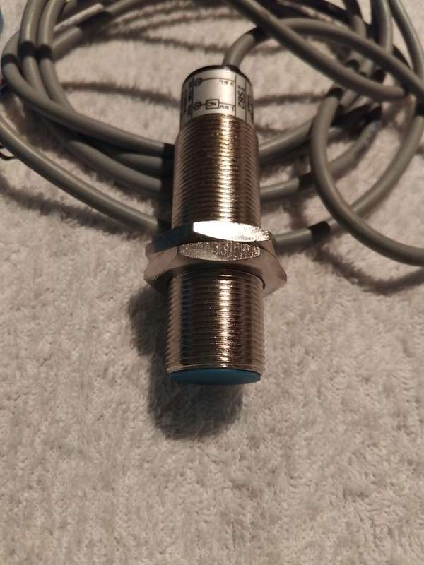 INFRA ELECTRONIC SENSORS : IS 82 INDUCTIVE SENSOR 24 - 230 VAC 2 WIRES - NC OUTPUT.