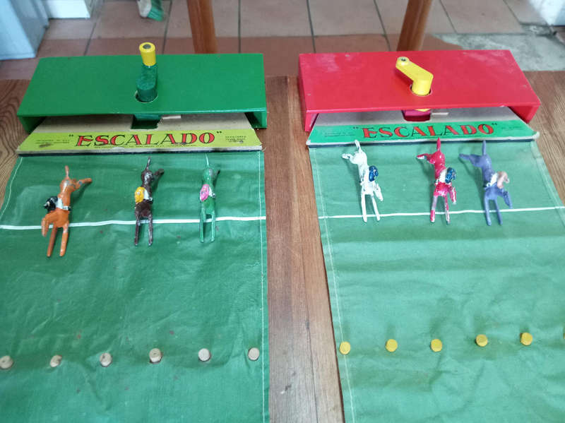 VINTAGE CHAD VALLEY ESCALADO HORSE RACING GAME.