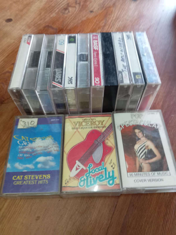CASSETTE TAPES 4 TRACK MUSIC. 14 IN TOTAL