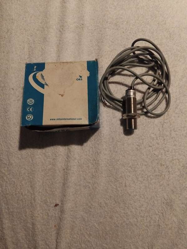 INFRA ELECTRONIC SENSORS : IS 82 INDUCTIVE SENSOR 24 - 230 VAC 2 WIRES - NC OUTPUT.