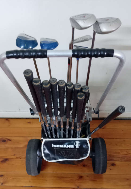 GOLF CLUBS RIGHT HAND AS PER PHOTOS.