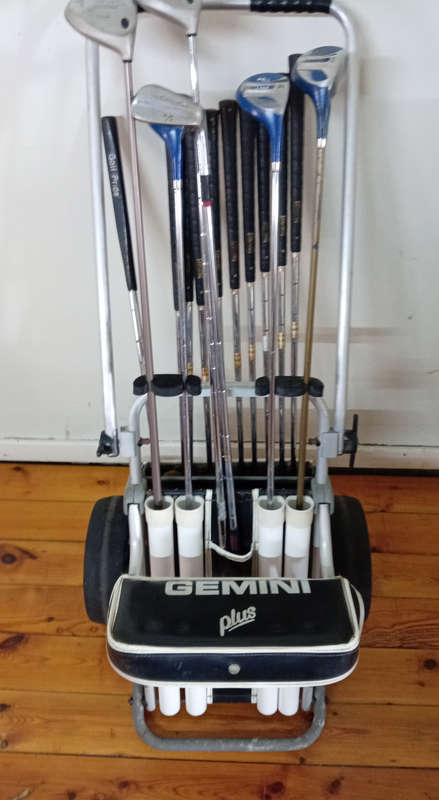 GOLF CLUBS RIGHT HAND AS PER PHOTOS.