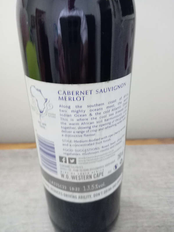 WINE : 5 BOTTLES CABERNET SAUVIGNON / MERLOT. TWO OCEANS AND STONEDALE. 2020 AND 2021.