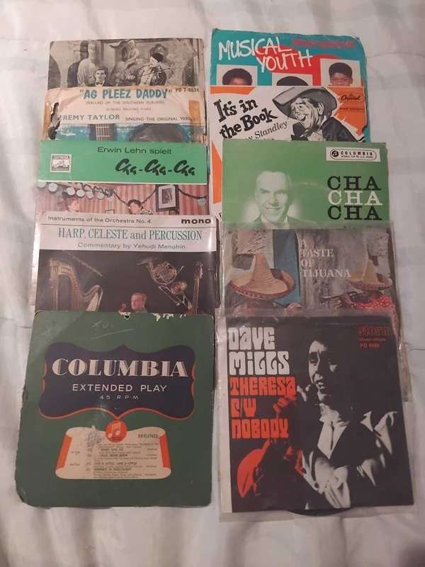 10 X VINTAGE SEVEN SINGLE RECORDS AS PER PHOTOS.
