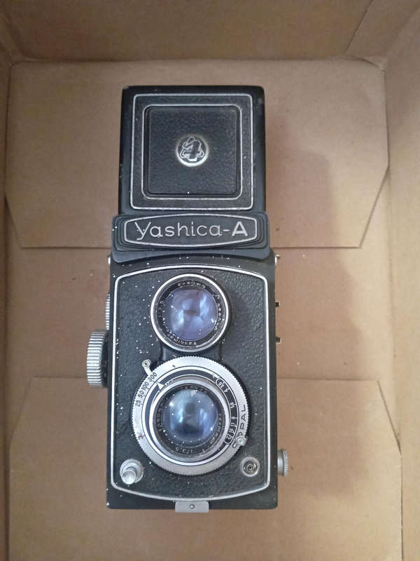 YASCHIKA - A  CAMERA ( VINTAGE COLLECTORS ITEM)