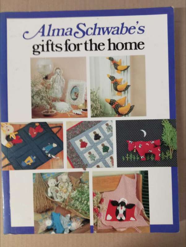 BOOKS : NEEDLEWORK, CANDELWICKING, DECORATING, SCRAPBOOKING, ETC. TOTAL OF 10 BOOKS.