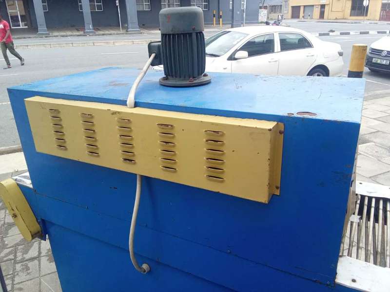 SHRINK TUNNEL FOR PLASTIC WRAPPING.