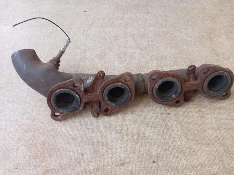 EXHAUST MANIFOLD WITH SENSOR. UNKNOWN.