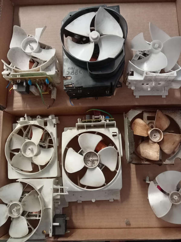 8 X ASSORTED MICROWAVE FAN MOTORS.  R75.THE LOT