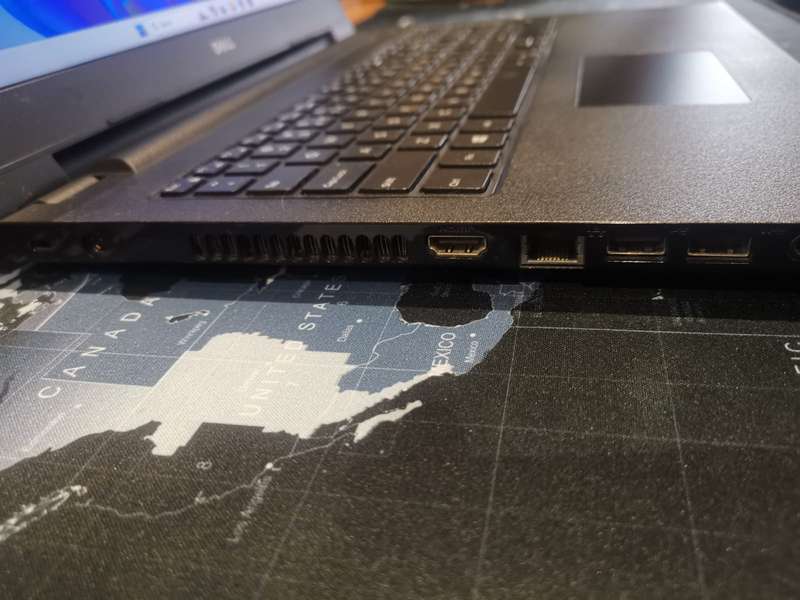 Dell inspiron 3542 i3 4005u 8 GB RAM 250 GB SSD