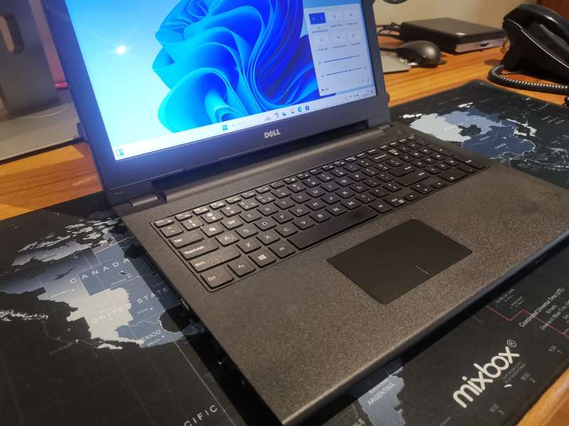 Dell inspiron 3542 i3 4005u 8 GB RAM 250 GB SSD