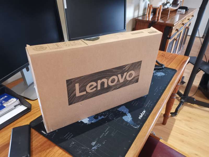 (New open box ) Lenovo IdeaPad 3 15IML05 15.6-FHD - Core i5-10210U 256 SSD+1TB HDD 12GB RAM