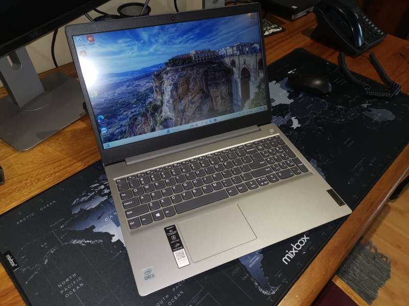 (New open box ) Lenovo IdeaPad 3 15IML05 15.6-FHD - Core i5-10210U 256 SSD+1TB HDD 12GB RAM