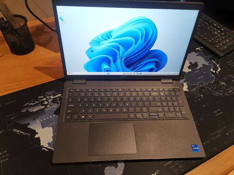 Dell Latitude 3520 15.6-inch Core i5-1165G7 8GB RAM 256GB SSD Win 10 Pro Laptop N028L352015EMEA