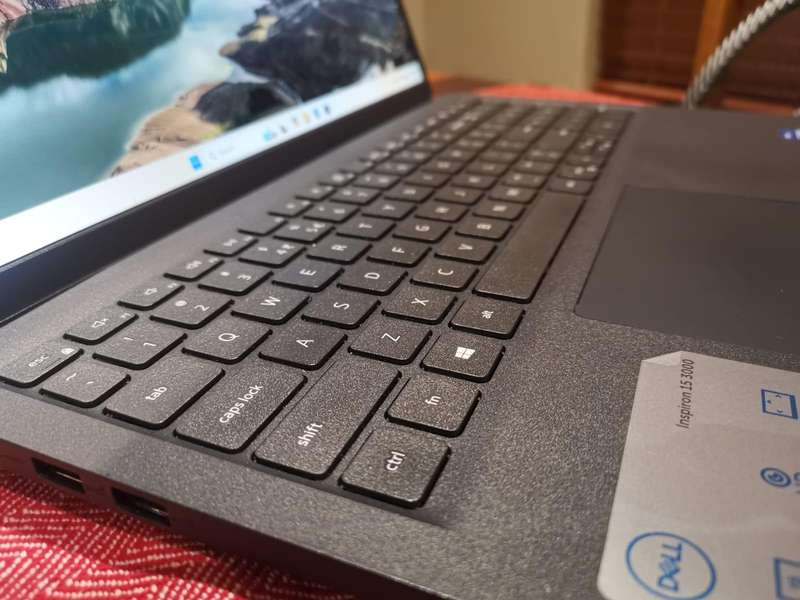 DELL INSPIRON 3511 | i7 11th gen | 8GB | 512GBSSD | 15.6" FHD Notebook
