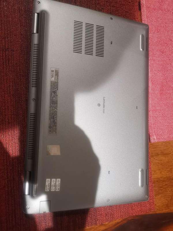 Dell Latitude 5520 15.6-inch Core i5-1145G7 16GB RAM 512GB SSD Win 10 Pro Laptop LTE
